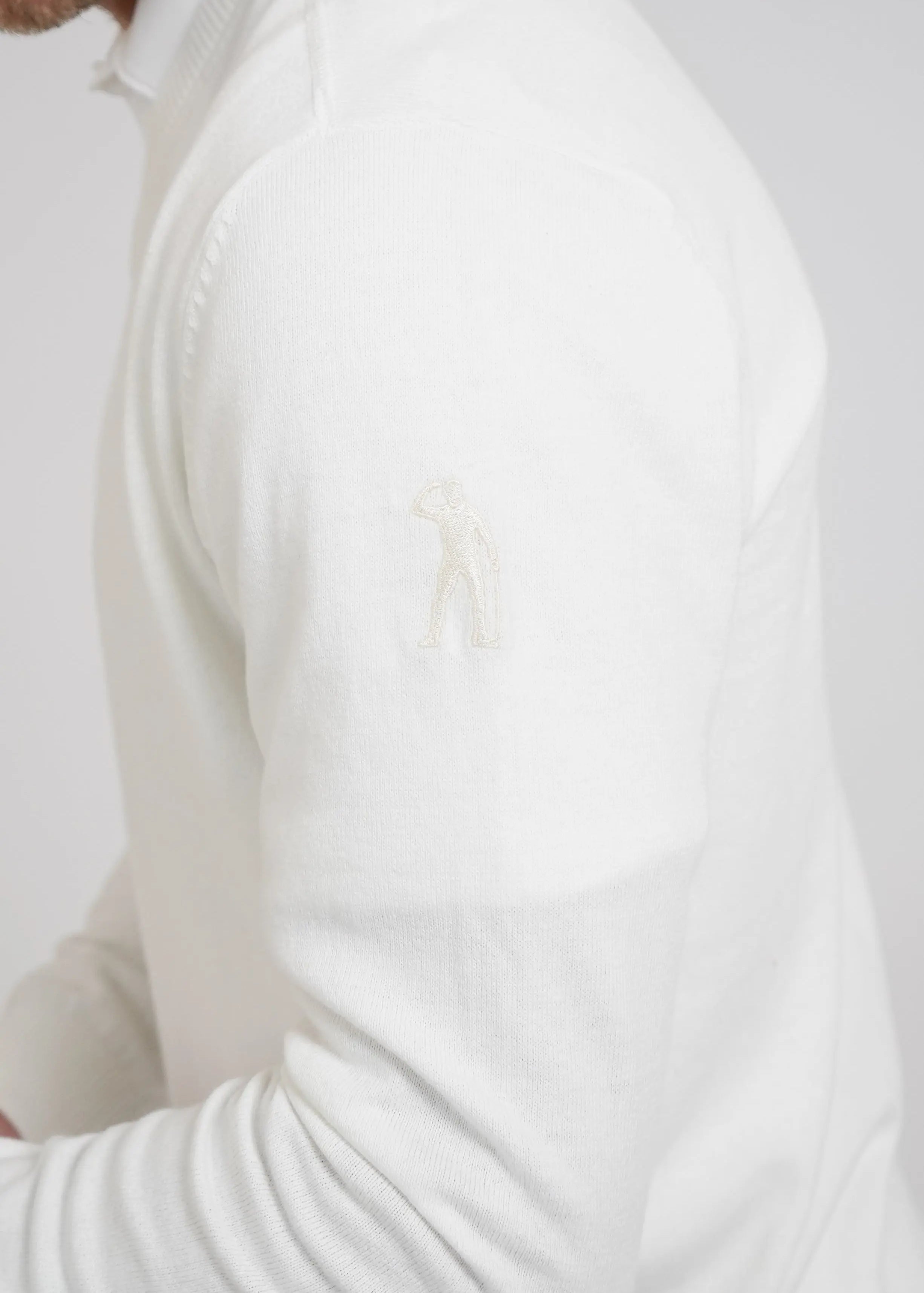 078_KNITTEDSWEATERMODELWHITE-2.webp