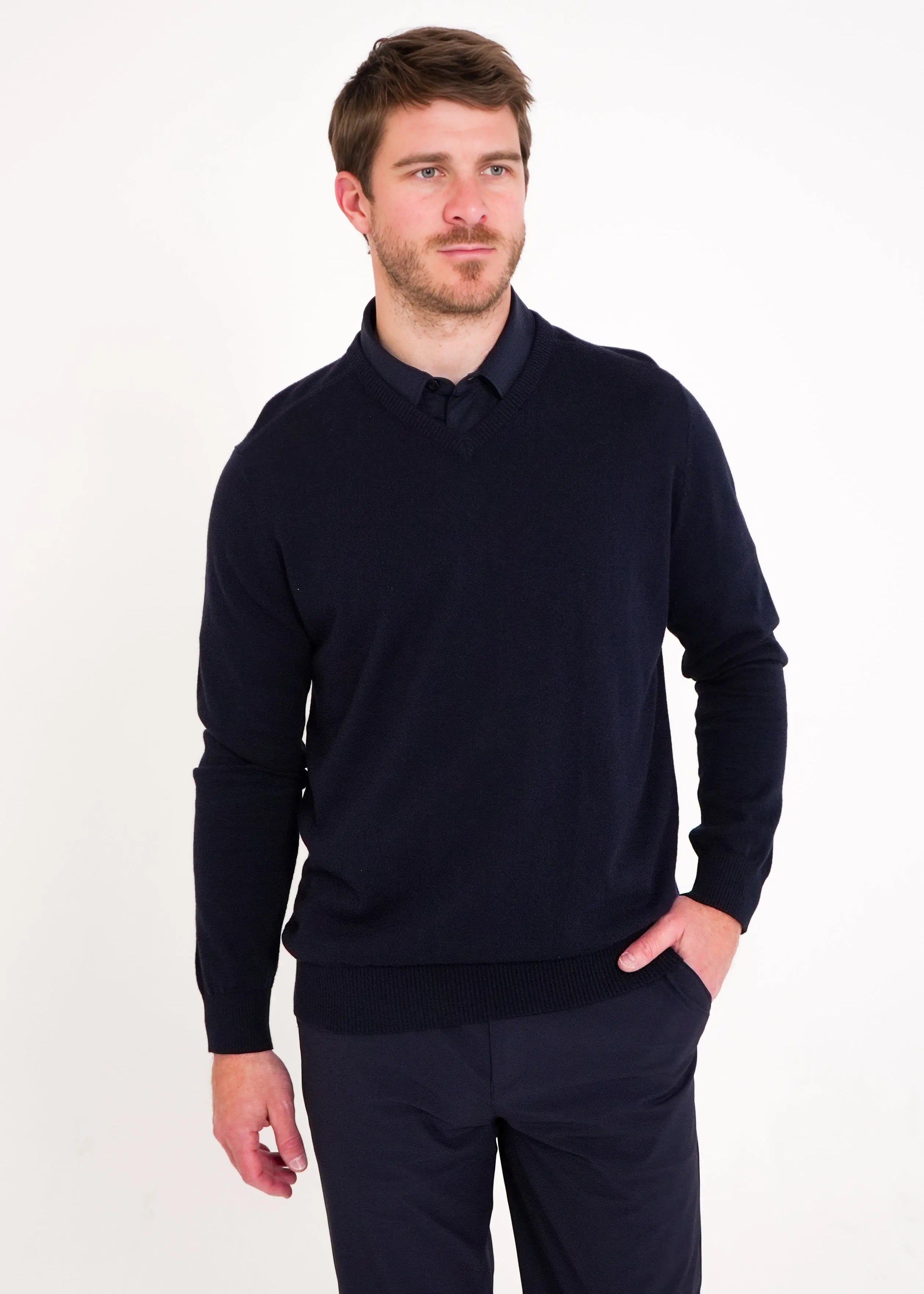 079_KNITTEDSWEATERMODELNAVY-3OK.webp